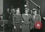 Standbild Andrews Sisters United States USA, 1944, aus Sekunde 21 historischem Filmmaterial Videoclip 65675022241