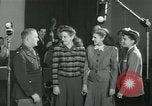 Standbild Andrews Sisters United States USA, 1944, aus Sekunde 30 historischem Filmmaterial Videoclip 65675022241
