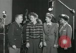 Standbild Andrews Sisters United States USA, 1944, aus Sekunde 32 historischem Filmmaterial Videoclip 65675022241