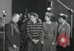 Standbild Andrews Sisters United States USA, 1944, aus Sekunde 33 historischem Filmmaterial Videoclip 65675022241