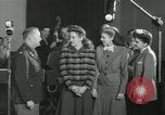 Standbild Andrews Sisters United States USA, 1944, aus Sekunde 34 historischem Filmmaterial Videoclip 65675022241