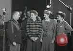 Standbild Andrews Sisters United States USA, 1944, aus Sekunde 37 historischem Filmmaterial Videoclip 65675022241