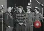 Standbild Andrews Sisters United States USA, 1944, aus Sekunde 38 historischem Filmmaterial Videoclip 65675022241