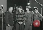 Standbild Andrews Sisters United States USA, 1944, aus Sekunde 39 historischem Filmmaterial Videoclip 65675022241