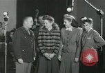Standbild Andrews Sisters United States USA, 1944, aus Sekunde 40 historischem Filmmaterial Videoclip 65675022241