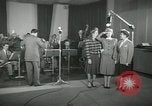 Standbild Andrews Sisters United States USA, 1944, aus Sekunde 52 historischem Filmmaterial Videoclip 65675022241