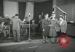 Standbild Andrews Sisters United States USA, 1944, aus Sekunde 54 historischem Filmmaterial Videoclip 65675022241