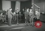 Standbild Andrews Sisters United States USA, 1944, aus Sekunde 59 historischem Filmmaterial Videoclip 65675022241