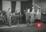 Standbild Andrews Sisters United States USA, 1944, aus Sekunde 61 historischem Filmmaterial Videoclip 65675022241