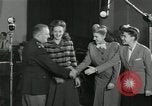 Standbild Andrews Sisters United States USA, 1944, aus Sekunde 24 historischem Filmmaterial Videoclip 65675022242