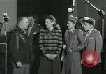 Standbild Andrews Sisters United States USA, 1944, aus Sekunde 34 historischem Filmmaterial Videoclip 65675022242