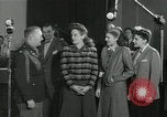 Standbild Andrews Sisters United States USA, 1944, aus Sekunde 35 historischem Filmmaterial Videoclip 65675022242