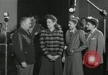 Standbild Andrews Sisters United States USA, 1944, aus Sekunde 36 historischem Filmmaterial Videoclip 65675022242