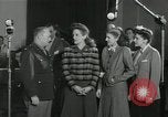 Standbild Andrews Sisters United States USA, 1944, aus Sekunde 37 historischem Filmmaterial Videoclip 65675022242