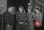 Standbild Andrews Sisters United States USA, 1944, aus Sekunde 38 historischem Filmmaterial Videoclip 65675022242