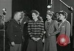Standbild Andrews Sisters United States USA, 1944, aus Sekunde 40 historischem Filmmaterial Videoclip 65675022242