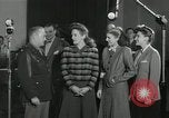 Standbild Andrews Sisters United States USA, 1944, aus Sekunde 41 historischem Filmmaterial Videoclip 65675022242