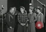 Standbild Andrews Sisters United States USA, 1944, aus Sekunde 44 historischem Filmmaterial Videoclip 65675022242