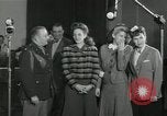 Standbild Andrews Sisters United States USA, 1944, aus Sekunde 45 historischem Filmmaterial Videoclip 65675022242