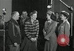 Standbild Andrews Sisters United States USA, 1944, aus Sekunde 46 historischem Filmmaterial Videoclip 65675022242