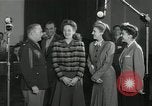 Standbild Andrews Sisters United States USA, 1944, aus Sekunde 48 historischem Filmmaterial Videoclip 65675022242