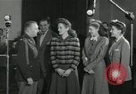 Standbild Andrews Sisters United States USA, 1944, aus Sekunde 51 historischem Filmmaterial Videoclip 65675022242