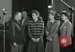 Standbild Andrews Sisters United States USA, 1944, aus Sekunde 52 historischem Filmmaterial Videoclip 65675022242