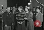 Standbild Andrews Sisters United States USA, 1944, aus Sekunde 54 historischem Filmmaterial Videoclip 65675022242