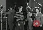 Standbild Andrews Sisters United States USA, 1944, aus Sekunde 60 historischem Filmmaterial Videoclip 65675022242