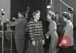 Standbild Andrews Sisters United States USA, 1944, aus Sekunde 61 historischem Filmmaterial Videoclip 65675022242