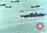 Standbild Die japanischen U-Boote die unternommen werden um das Meer Sasebo Bay Japan, 1946, aus Sekunde 28 historischem Filmmaterial Videoclip 65675022269