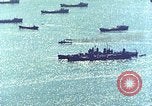 Standbild Die japanischen U-Boote die unternommen werden um das Meer Sasebo Bay Japan, 1946, aus Sekunde 32 historischem Filmmaterial Videoclip 65675022269