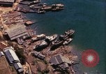 Standbild Die japanischen U-Boote die unternommen werden um das Meer Sasebo Bay Japan, 1946, aus Sekunde 35 historischem Filmmaterial Videoclip 65675022269