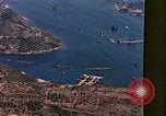 Standbild Die japanischen U-Boote die unternommen werden um das Meer Sasebo Bay Japan, 1946, aus Sekunde 42 historischem Filmmaterial Videoclip 65675022269