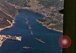 Standbild Die japanischen U-Boote die unternommen werden um das Meer Sasebo Bay Japan, 1946, aus Sekunde 55 historischem Filmmaterial Videoclip 65675022269