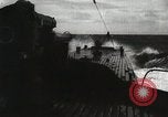 Standbild Offiziere auf Japanischen Uboot plot Position und Navigieren Indischer Ozean, 1942, aus Sekunde 10 historischem Filmmaterial Videoclip 65675022283