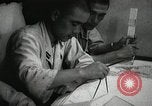 Standbild Offiziere auf Japanischen Uboot plot Position und Navigieren Indischer Ozean, 1942, aus Sekunde 39 historischem Filmmaterial Videoclip 65675022283