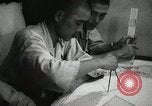 Standbild Offiziere auf Japanischen Uboot plot Position und Navigieren Indischer Ozean, 1942, aus Sekunde 40 historischem Filmmaterial Videoclip 65675022283