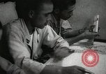 Standbild Offiziere auf Japanischen Uboot plot Position und Navigieren Indischer Ozean, 1942, aus Sekunde 42 historischem Filmmaterial Videoclip 65675022283