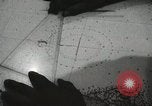 Standbild Offiziere auf Japanischen Uboot plot Position und Navigieren Indischer Ozean, 1942, aus Sekunde 45 historischem Filmmaterial Videoclip 65675022283