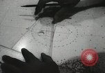 Standbild Offiziere auf Japanischen Uboot plot Position und Navigieren Indischer Ozean, 1942, aus Sekunde 51 historischem Filmmaterial Videoclip 65675022283