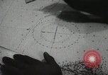 Standbild Offiziere auf Japanischen Uboot plot Position und Navigieren Indischer Ozean, 1942, aus Sekunde 55 historischem Filmmaterial Videoclip 65675022283