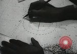 Standbild Offiziere auf Japanischen Uboot plot Position und Navigieren Indischer Ozean, 1942, aus Sekunde 56 historischem Filmmaterial Videoclip 65675022283