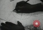 Standbild Offiziere auf Japanischen Uboot plot Position und Navigieren Indischer Ozean, 1942, aus Sekunde 57 historischem Filmmaterial Videoclip 65675022283