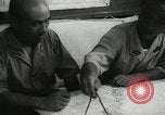 Standbild Offiziere auf Japanischen Uboot plot Position und Navigieren Indischer Ozean, 1942, aus Sekunde 59 historischem Filmmaterial Videoclip 65675022283
