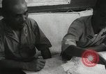 Standbild Offiziere auf Japanischen Uboot plot Position und Navigieren Indischer Ozean, 1942, aus Sekunde 62 historischem Filmmaterial Videoclip 65675022283