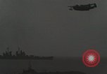 Standbild japanischen U-Boot sinkt Japan, 1946, aus Sekunde 30 historischem Filmmaterial Videoclip 65675022293