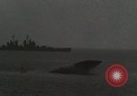 Standbild japanischen U-Boot sinkt Japan, 1946, aus Sekunde 48 historischem Filmmaterial Videoclip 65675022293