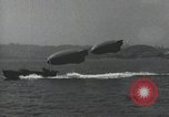 Standbild Schnellboot schleppt Prallluftschiffe Yokosuka Yokosuka Japan Hafen, 1940, aus Sekunde 8 historischem Filmmaterial Videoclip 65675022297