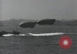 Standbild Schnellboot schleppt Prallluftschiffe Yokosuka Yokosuka Japan Hafen, 1940, aus Sekunde 9 historischem Filmmaterial Videoclip 65675022297